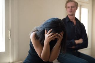 夫の浮気を諦めるのも泣き寝入りもNG｜旦那の不倫は我慢しないで対処が必須