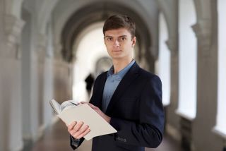 子供の保護者や先生、習い事のコーチと浮気する妻は意外と多い！？