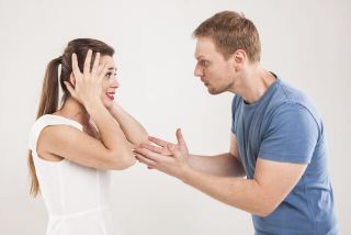 夫や妻との浮気の話し合いの切り出し方・タイミングと問い詰め方